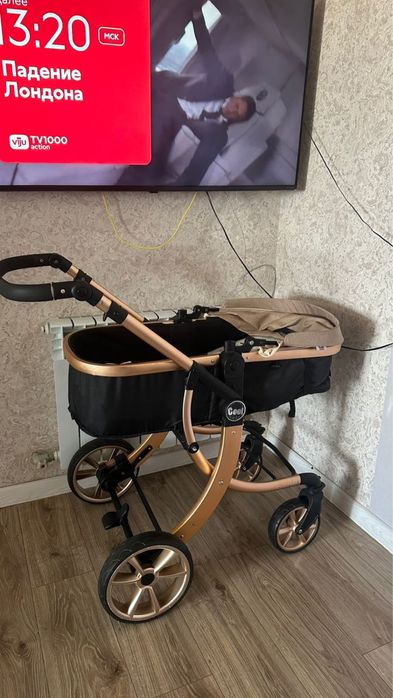 Коляска почти новая