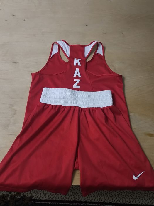 Бокс форма красный и синий