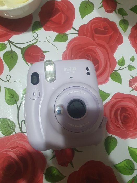 Продам фотоаппарат Instax mini 11