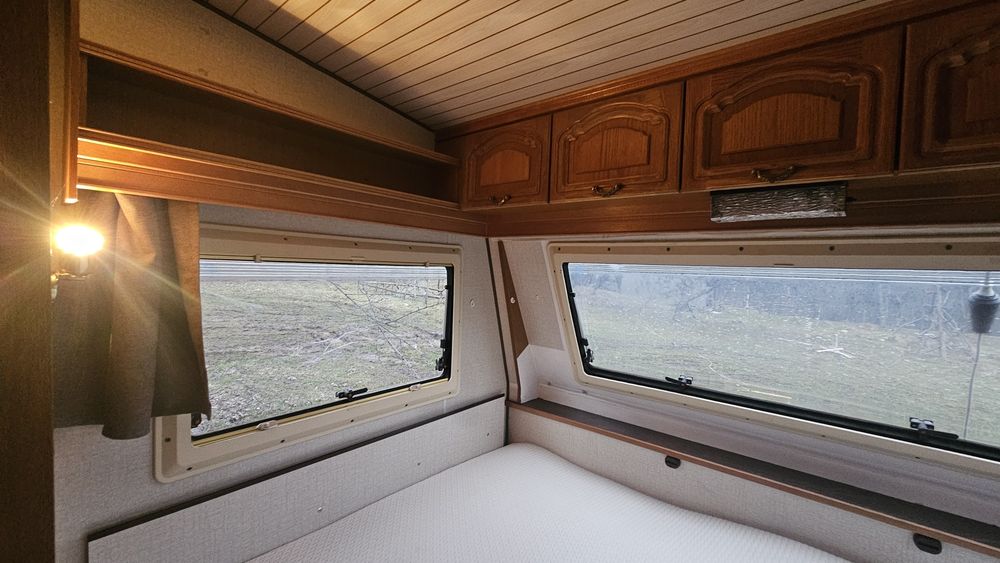 Vând rulotă Hobby 535 Prestige – pregătită pentru off-camping, stare f