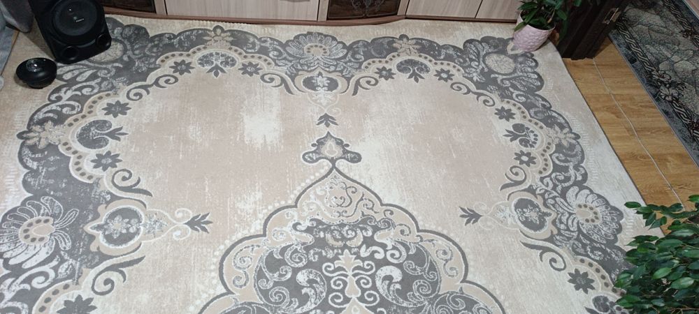 Продам ковер в отличном состоянии