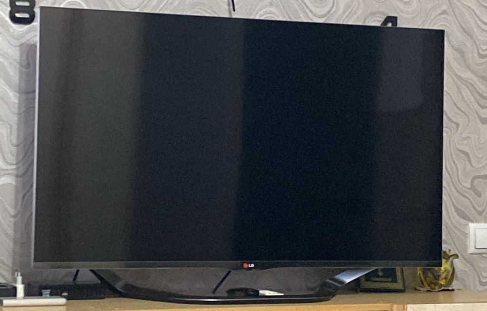 продам телевизор LG