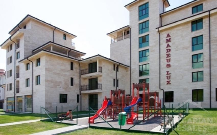 Дава се под наем Двустаен апартамент в к.к. Слънчев бряг - 58 кв.м за 1989 € - Снимка #3