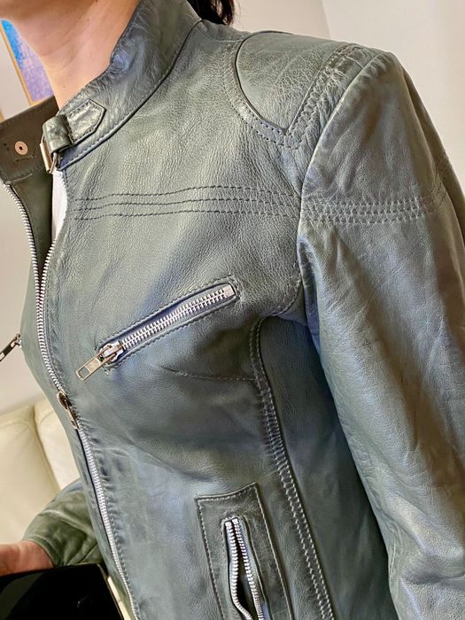 Geaca piele naturala 100%.
