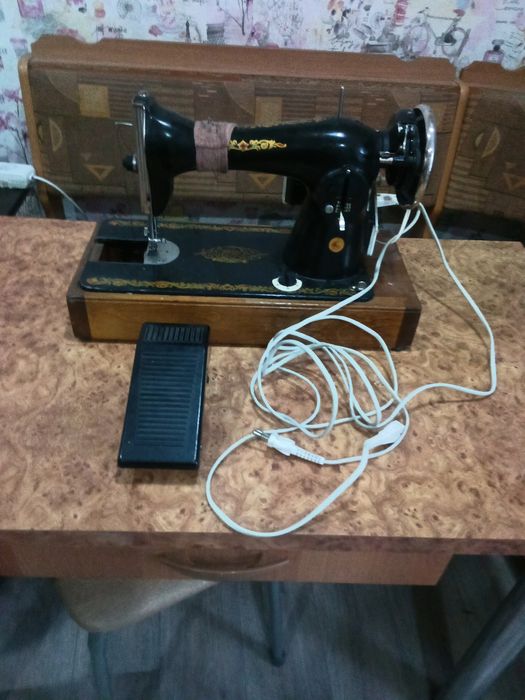 Продам швейную машинку