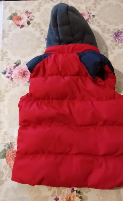 Veste  rosie si albastra cu verde cu gluga marimea 92