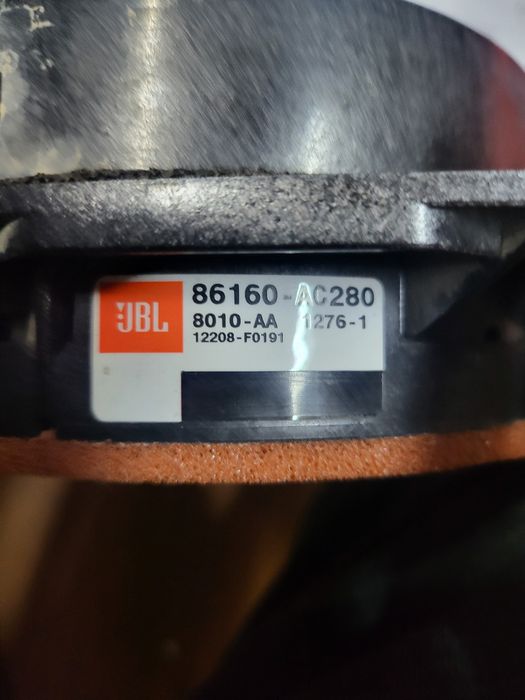 Продам динамики  JBL от Тойоты