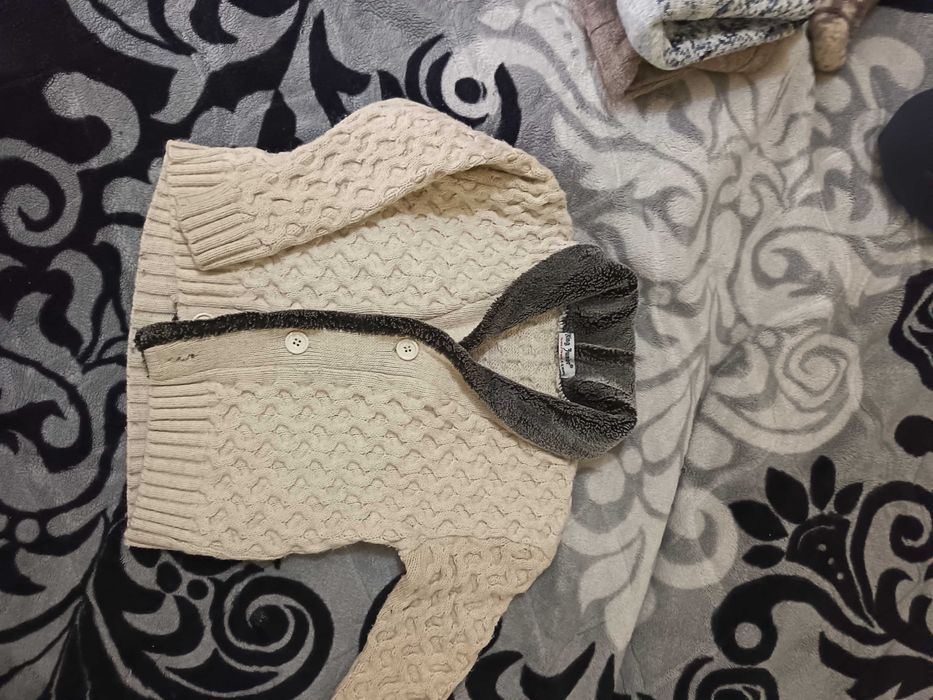 Продаётся детский свитер намальчика