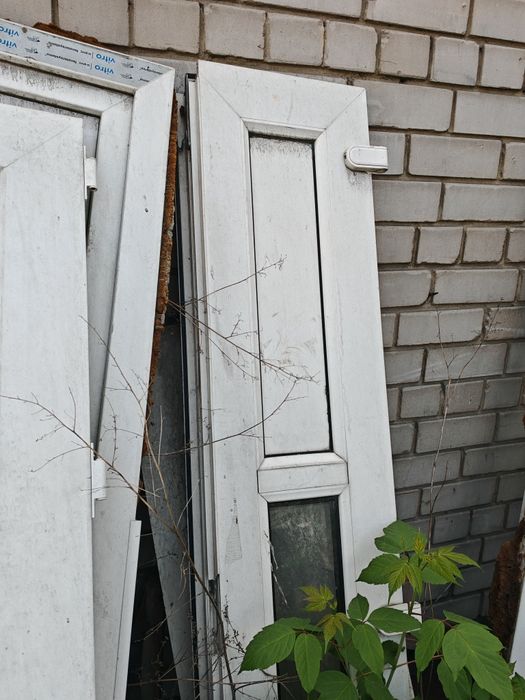 Пластиковые двери окна б.у