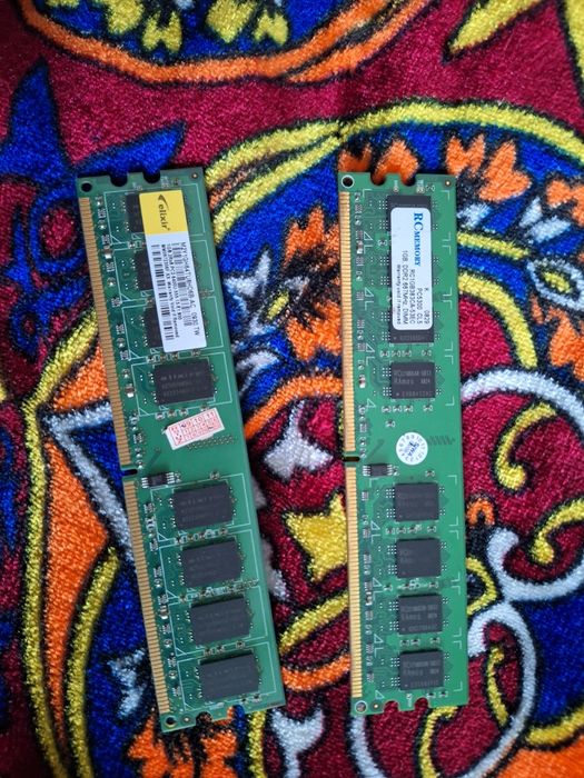 Видеокарта RTX GeForce 8500T и плажки памяти 1 и 1 GB