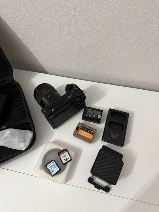 Комплект SONY ZV-E10 2 + объектив 50mm sony