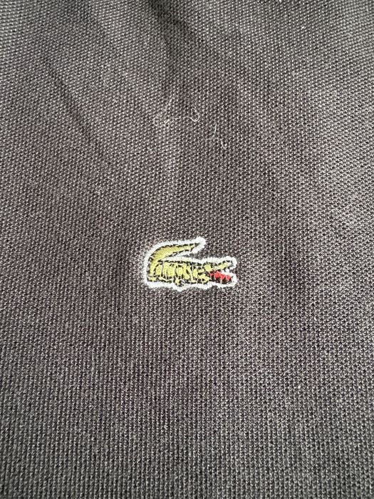 Tricou Lacoste.