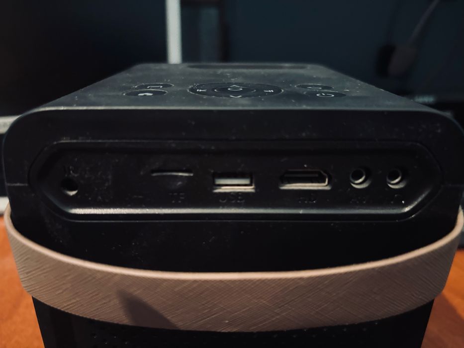 Проектор домашный кинотеатр.