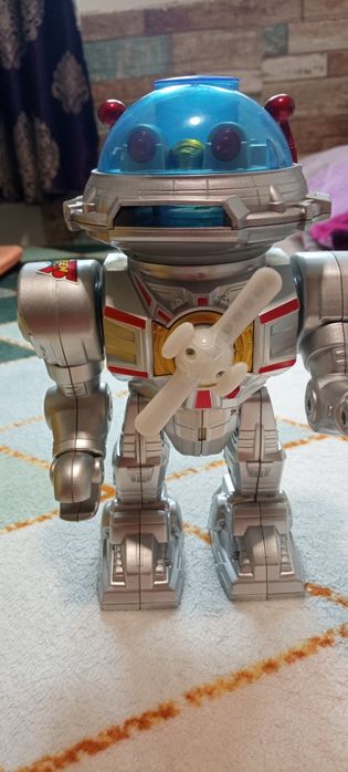 Vând.  robot.  mare