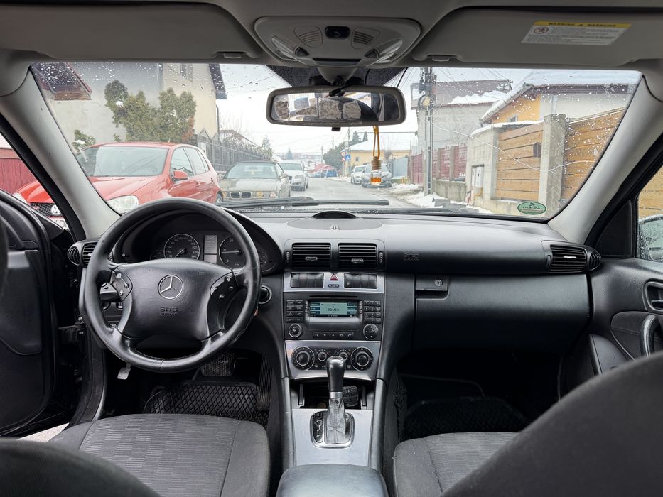 Mercedes-Benz.  C220 ,150cp