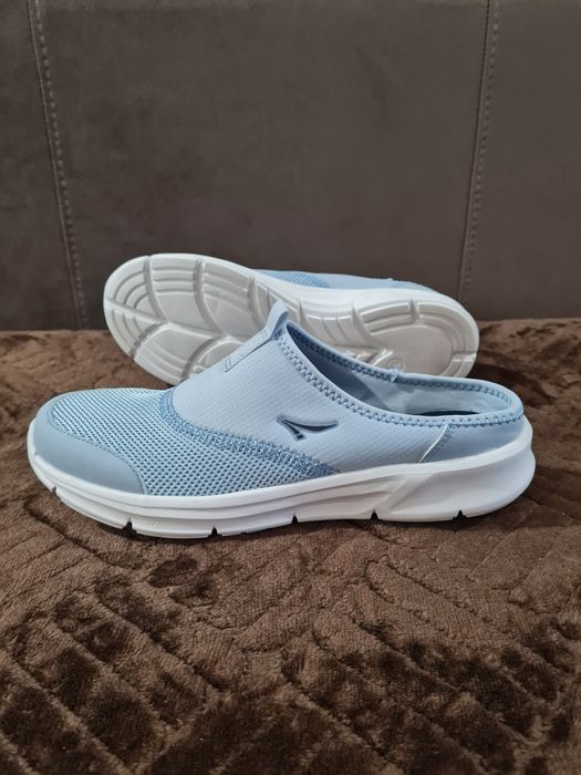 Продам кроссовки