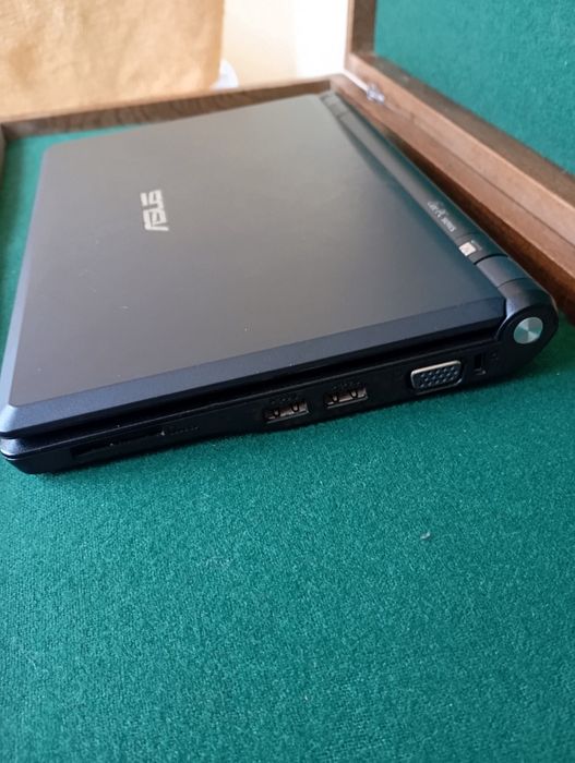 Малък Лаптоп Асус / Нотбук