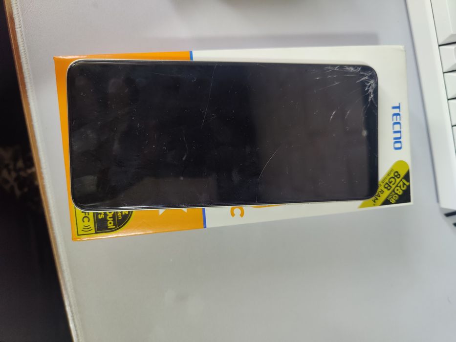 Tecno spark 20c 8/128gb
