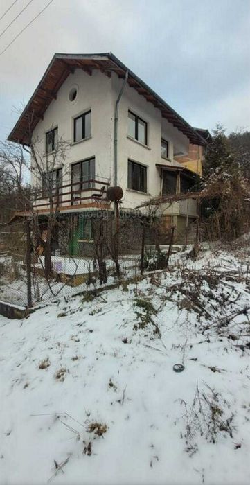 Продава се къща в с. Сирищник, община Ковачевци, област Перник – 68 000 €