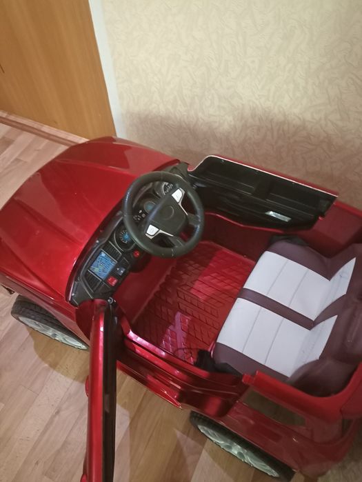 Детская машина на пульт управлении