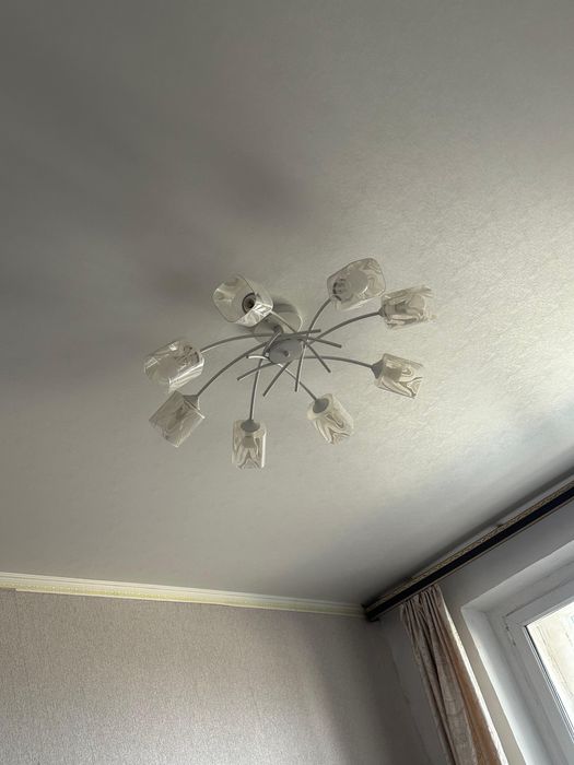 Люстра новая белая