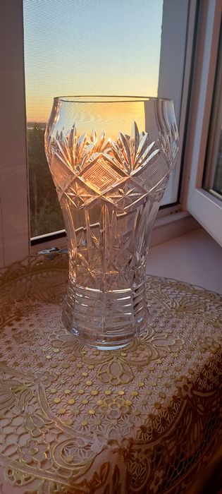 Ваза хрустальная под цветы