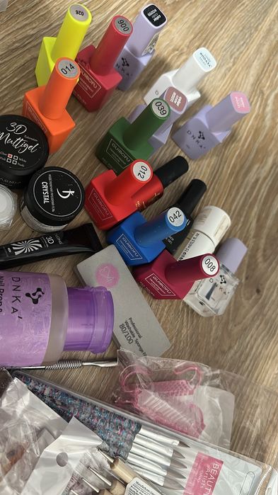 Професионален комплект за маникюр - лампа, ел.пила, гел лакове и др.