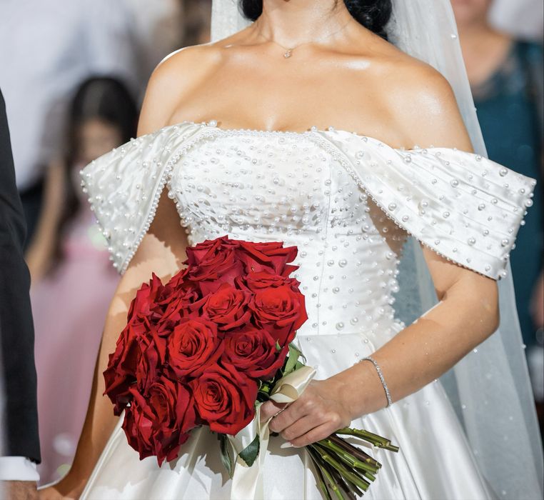Rochie de mireasa unicat - satin premium , perle si cristale . Model atelier Turcia