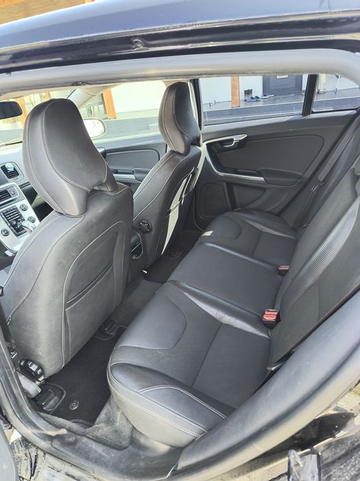 Volvo v60 2.0d R Line automat