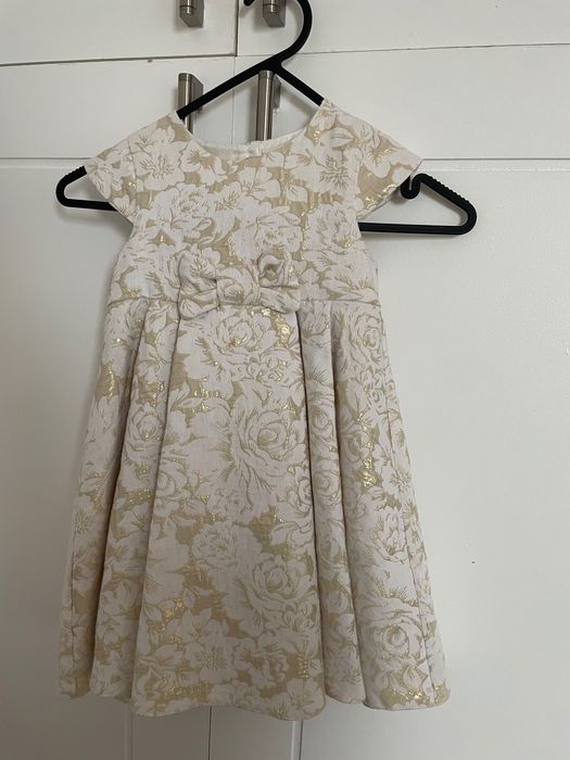 Рокличка изваяна от стил и изящество