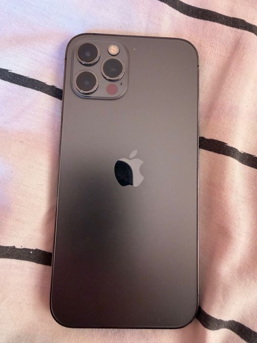 Продавам IPhone 12 Pro