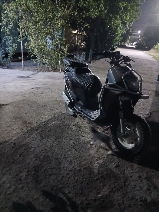 Skutr sotiladi srochna benzinlik