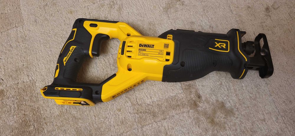DeWALT  DCS382 Fierăstrău tip  sabie  ca nou  se vinde fara acumulator 750 lei