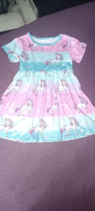 Рокля за момичета в преливащи цветове на еднорози , размер 3-4 години