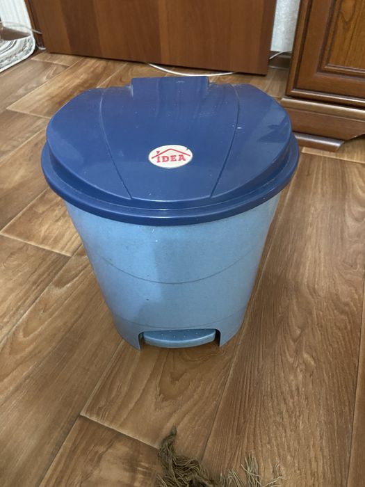 Мусорный контейнер