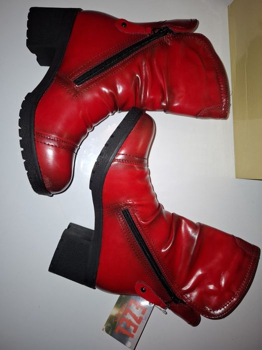 Дамски боти червени