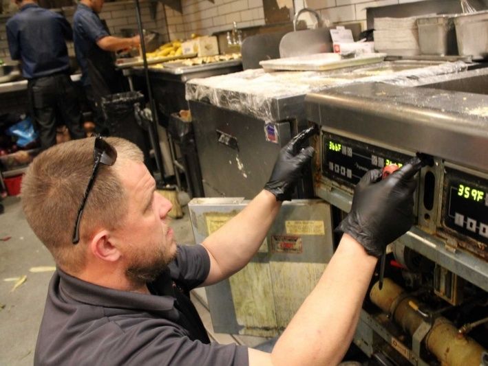 Ремонт ресторанного оборудования и торговые витрины