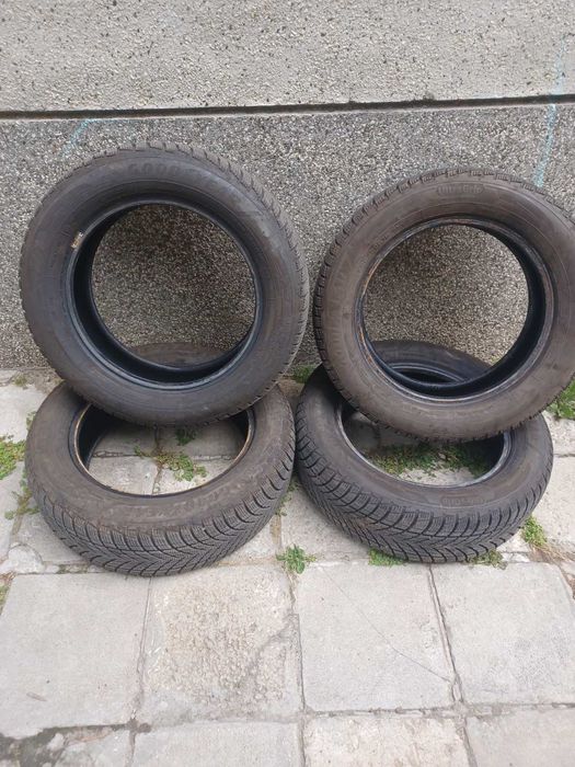 Зимни гуми 205/60/16 Dot2024 GOOD YEAR