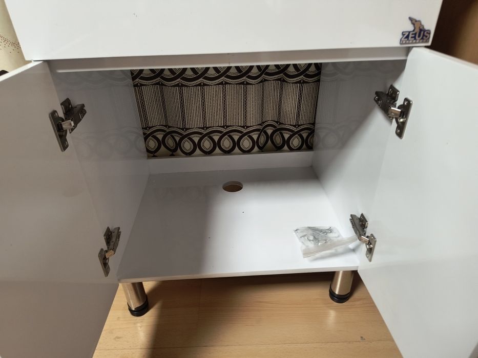 Голям ПВЦ шкаф за баня