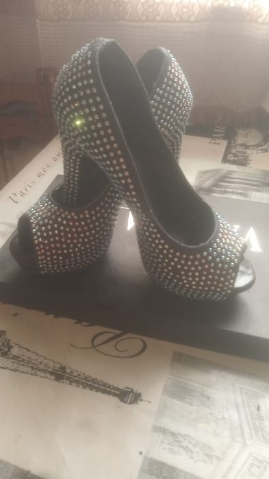 Продам обувь новая