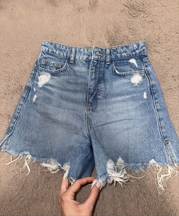Pantaloni scurți Zara