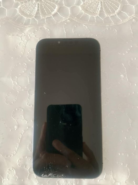 Vând iphone 13 pro