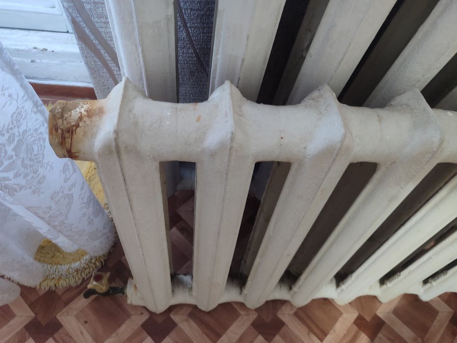 Продам чугунную батарею.