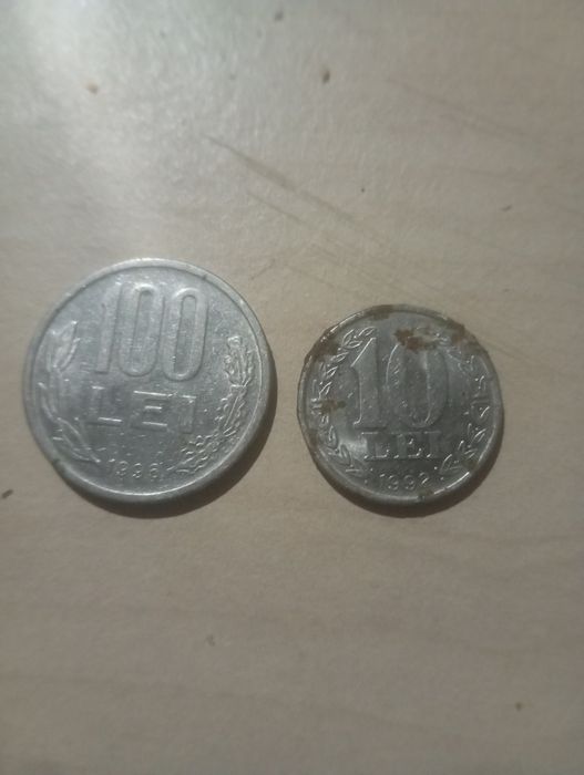 Vând monezi de colectie .