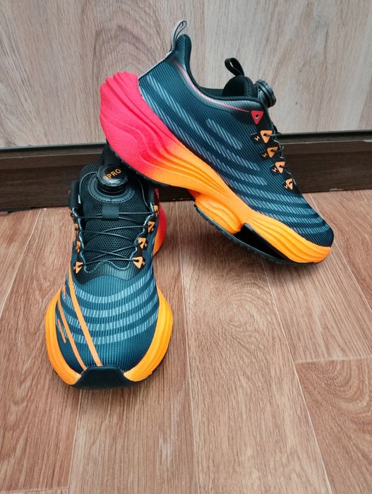 Продам кроссовки для бега