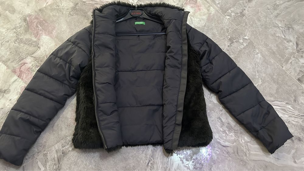 Geaca  marca Beneton  autentica cu fas si blana