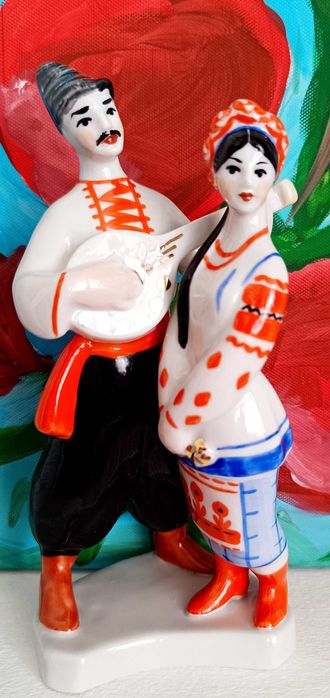 Фарфоровая статуэтка Левко и Ганна, (майская ночь, Украинская пара)