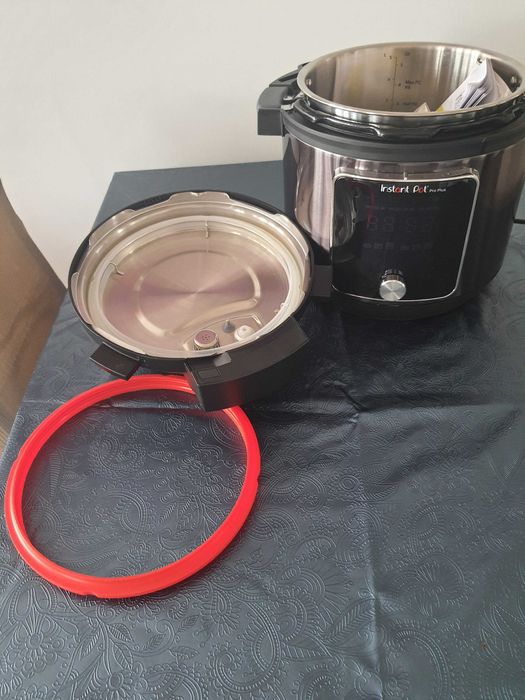 Продавам нов мултикукър Instant Pot Pro Plus