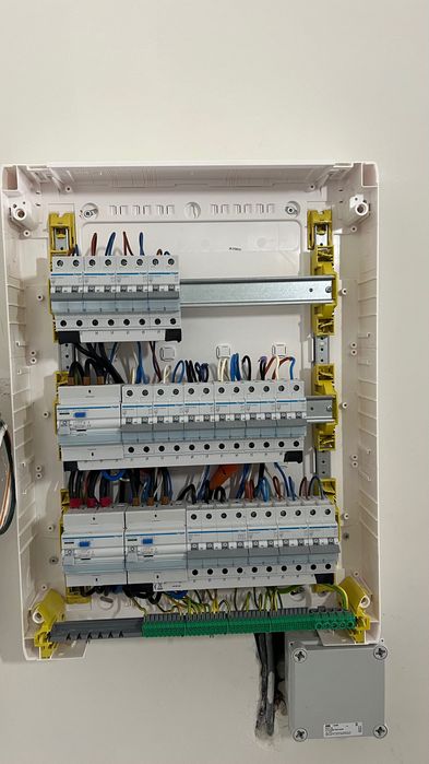 Electrician în construcții