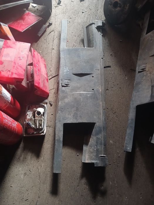 Обшивка багажника Мерседес 190